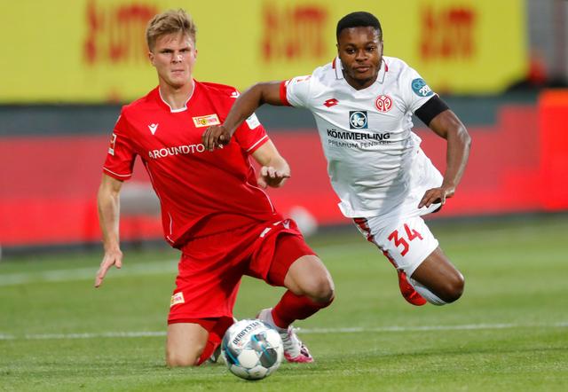 纵观国际足 纵观国际足