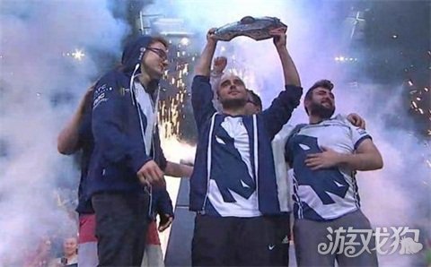 出极大的 出极大的